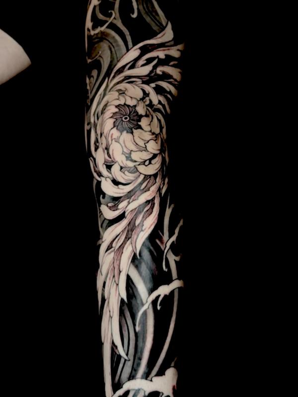 Freehand Chrysanthemum Leg Sleeve
