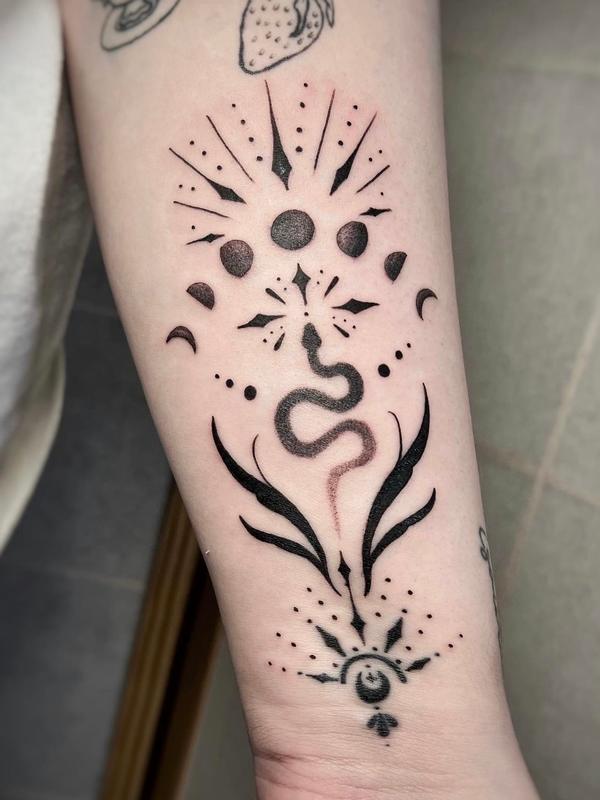 Snake and moon phases