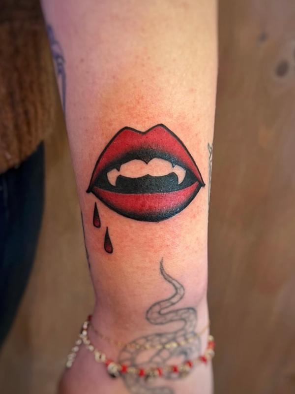 Vampire lips