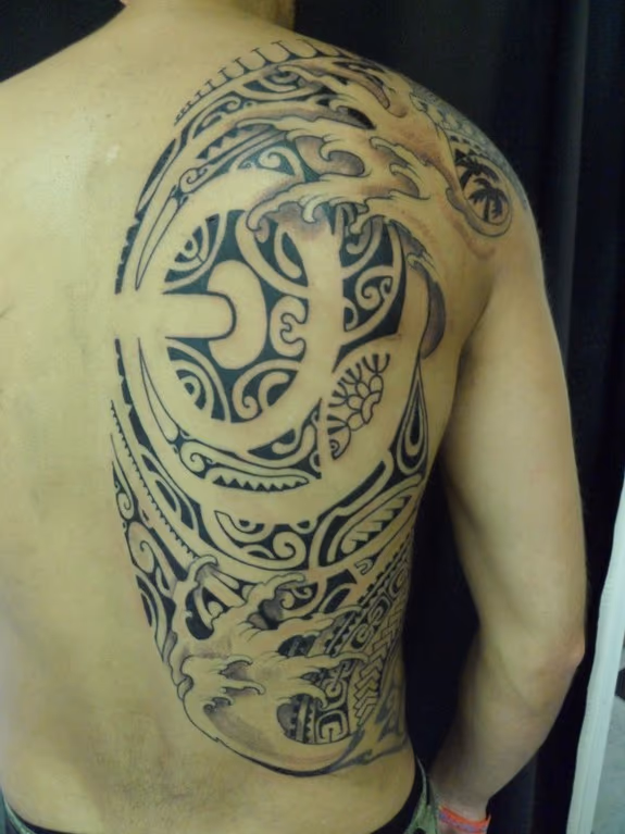 Polynesian Tiki with waves
