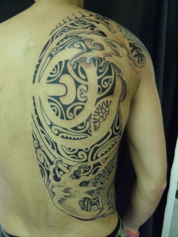 Polynesian Tiki with waves