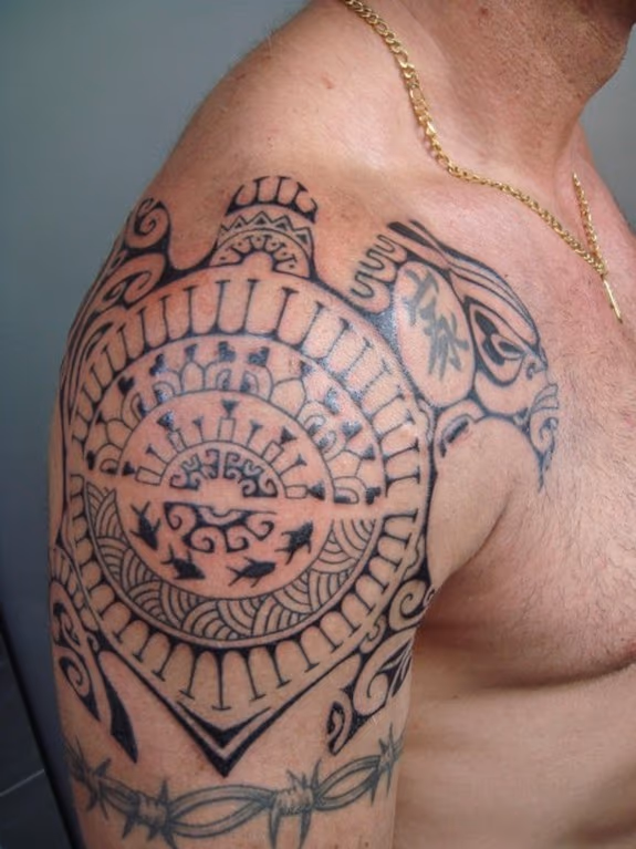 Polynesian turtle on shoulder 1