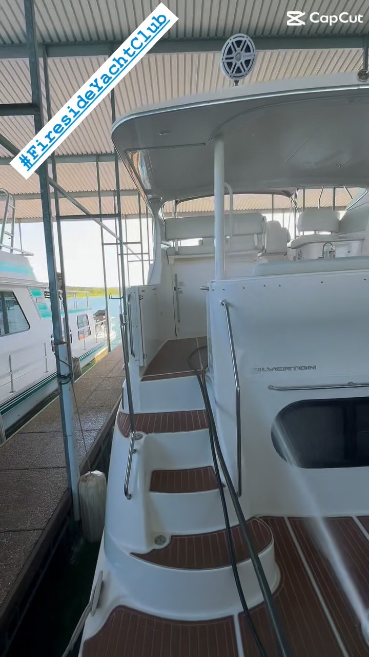 Cleaning up the Ol’ girl for #firesideyachtclub kicking off this weekend!!! Excited to have our buddy @andechambers teac