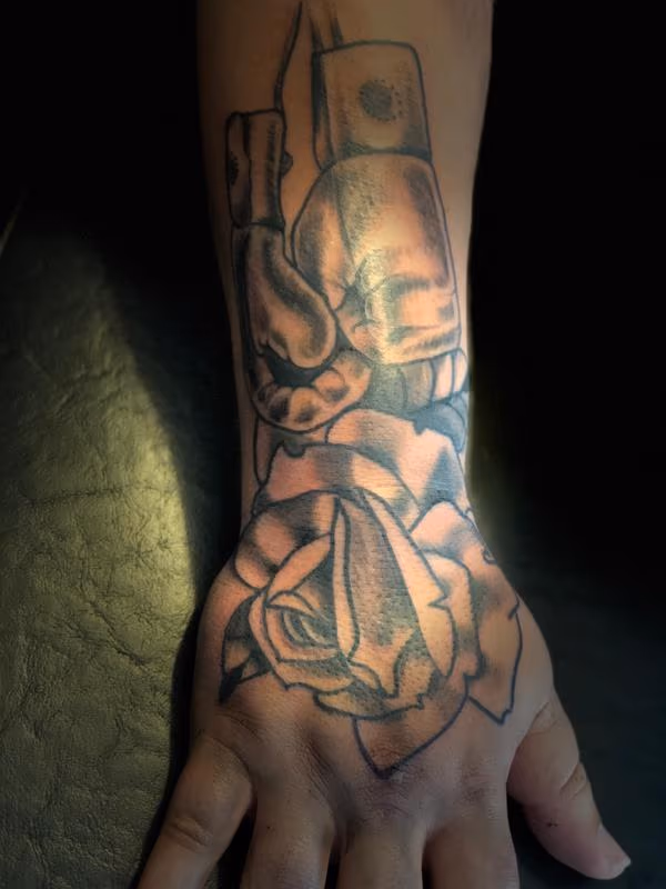 Gloves n roses