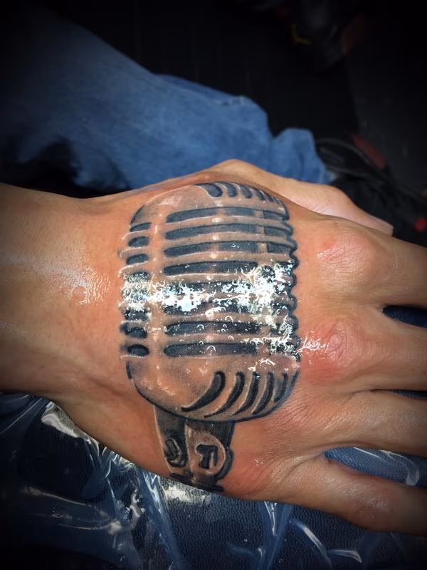 Mic on hand