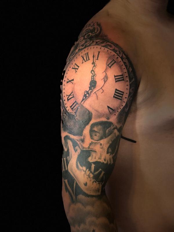 Clock skull