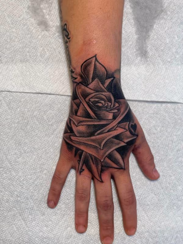Hand rose
