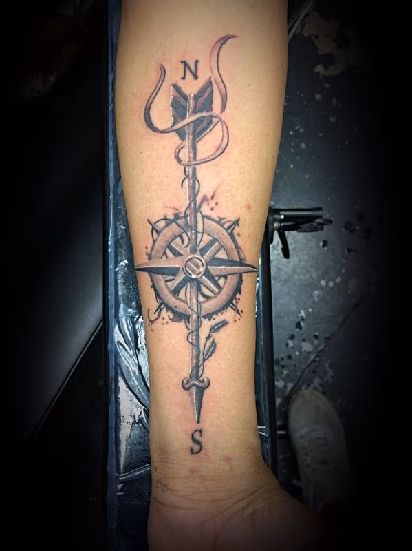Compass arrow
