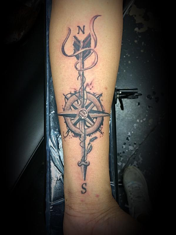 Compass arrow