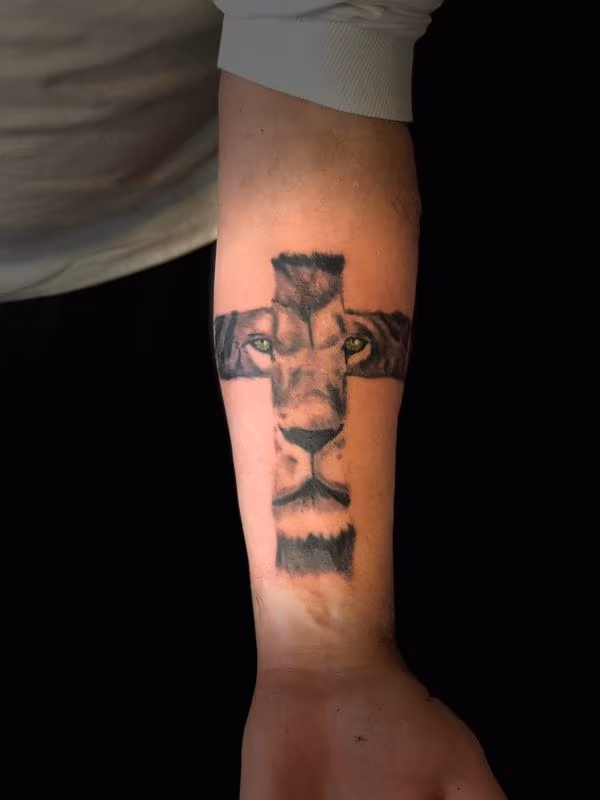 lion cross