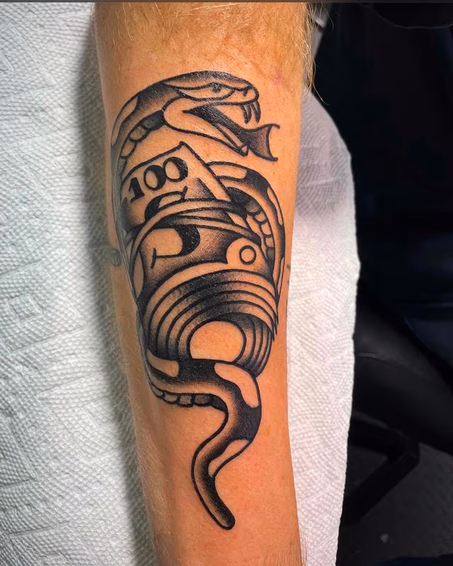 Snake money roll