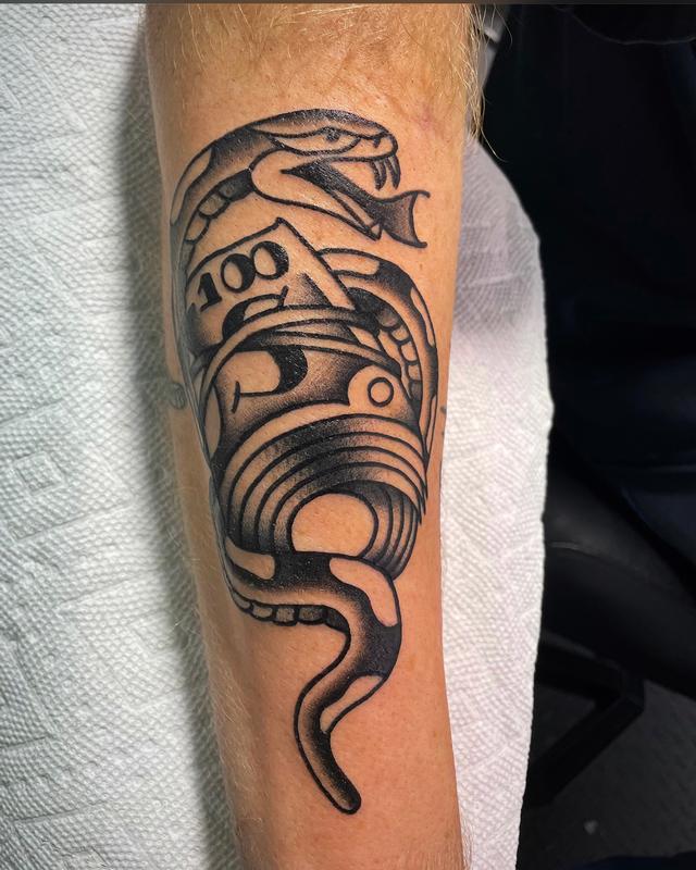 Snake money roll