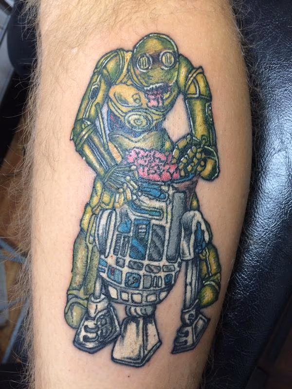 C3PO eating R2D2’s brains