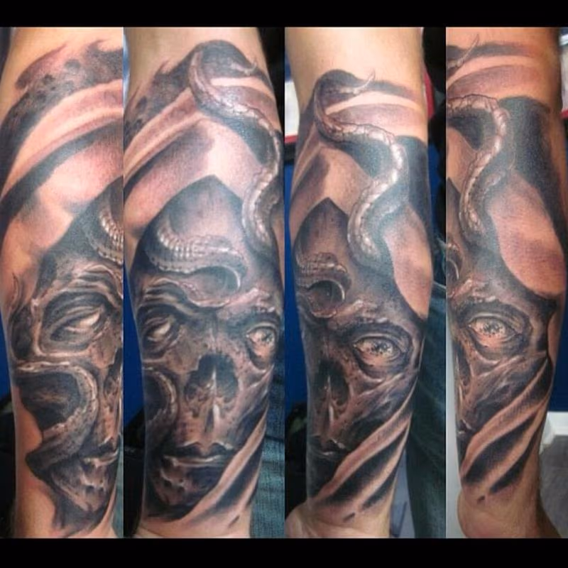 Mr grim black and grey skull