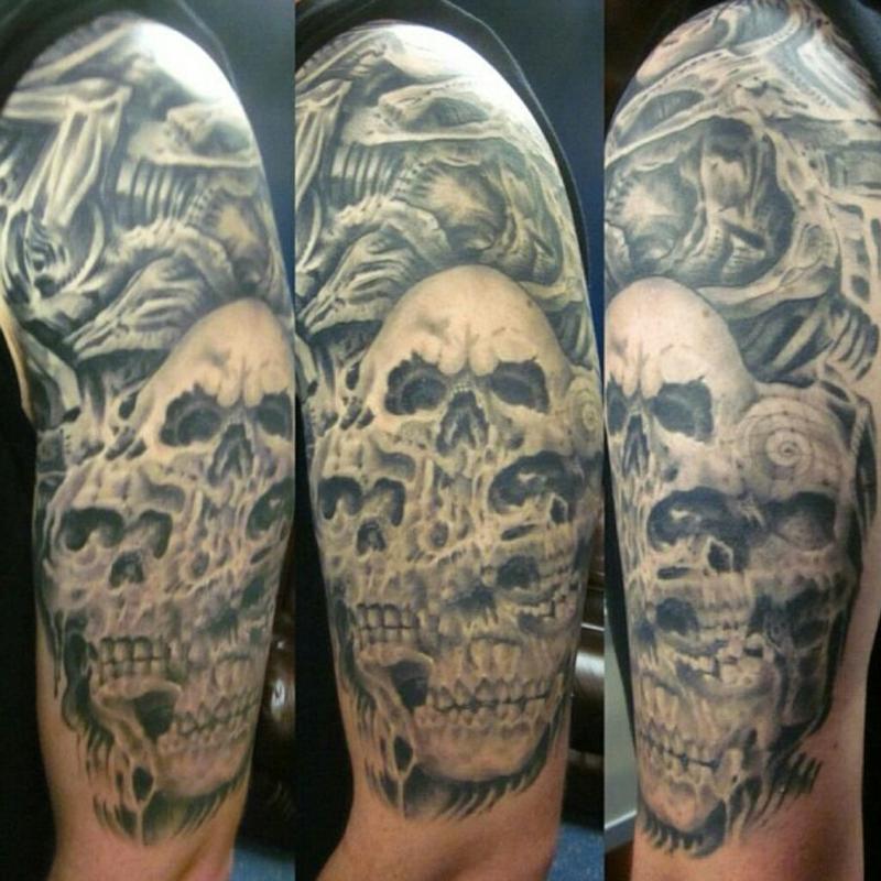 Bio mechanical skull halfsleeve