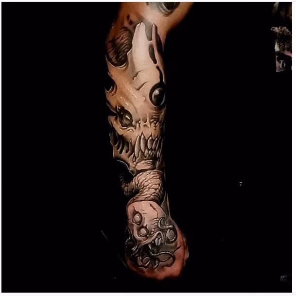 Alien monster sleeve