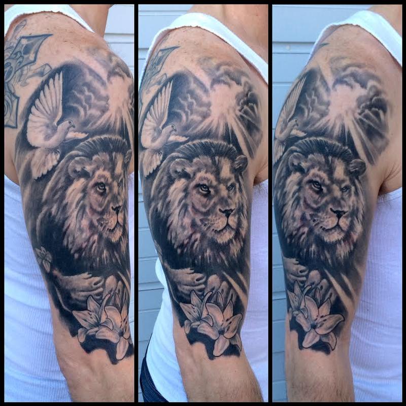 Lion half sleeve