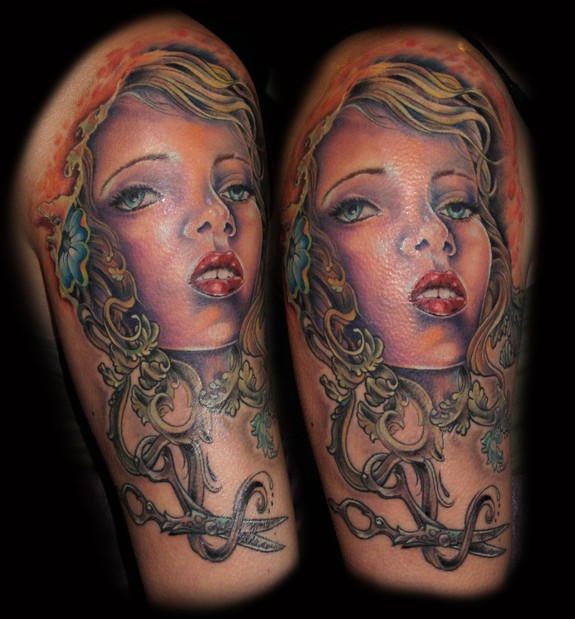 sorry for the glare,.... but it comes across enough to share, i really enjoyed this tattoo