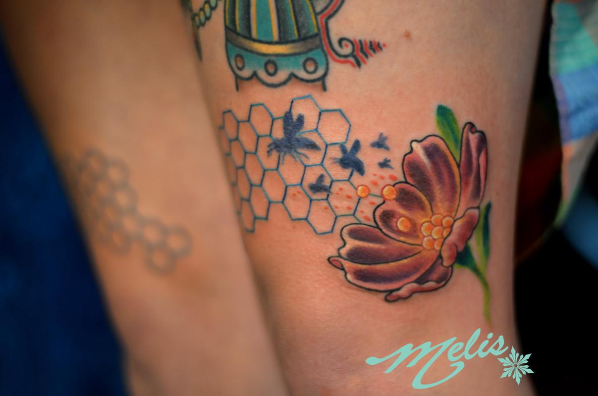The Bee's Knee's Cosmo