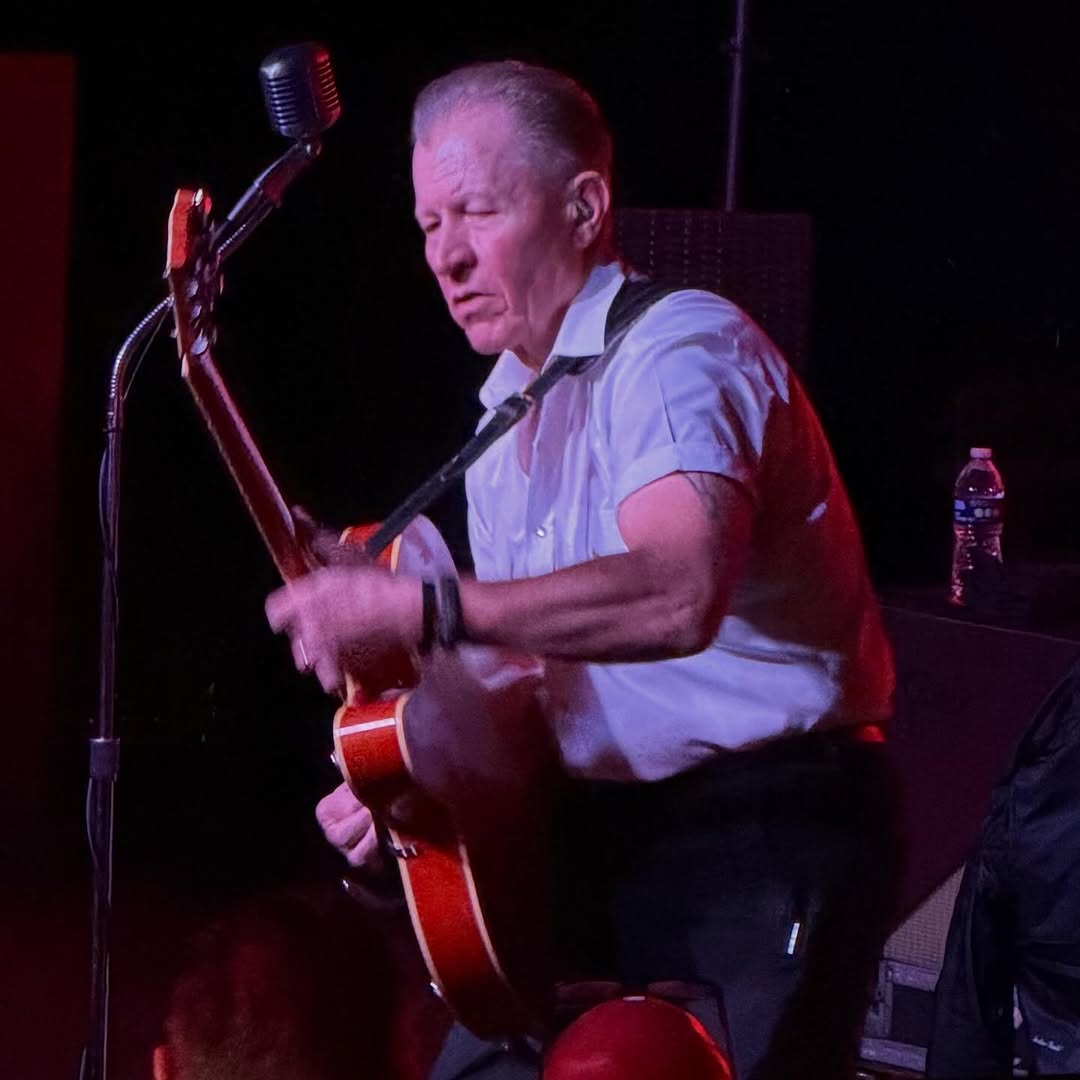 Round 5 last night, Reverend Horton Heat at the Magic Stick. They always rip it up, I love Jim Heath. Five concerts and 