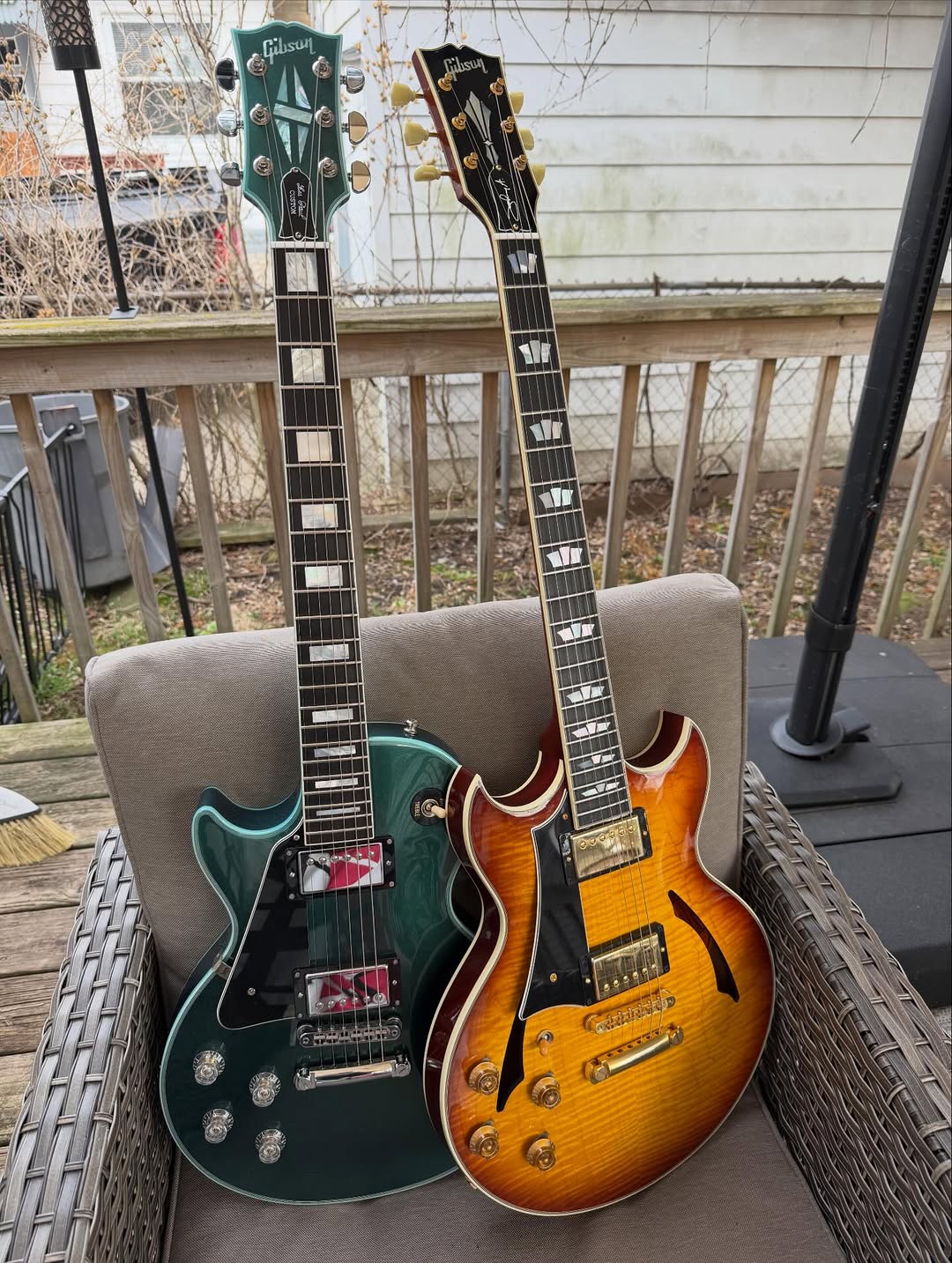 Happy GIBSUNDAY!!! Two badass mofos from the Custom Shop: LP Custom one off and a Johnny A signature semi hollow body. @