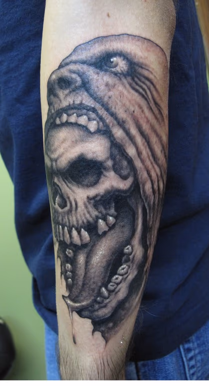 Skull-in-mouth