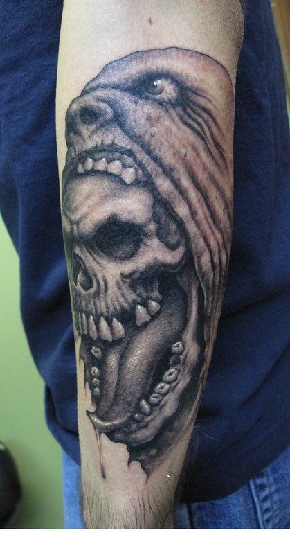 Skull-in-mouth