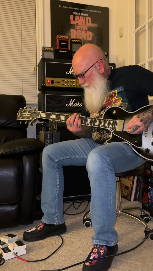 All fear…THE SENTINEL!!! A Priest classic. @gibsoncustom @marshallamps #gibsoncustomshopsilverburstlespaulcustomlefthand