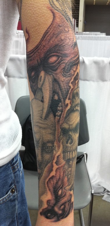 Creepy sleeve