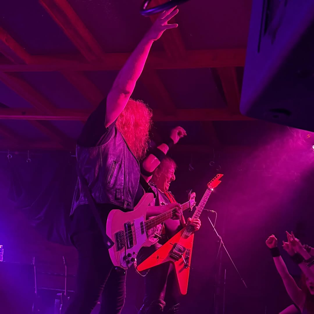 RAVEN destroyed the Sanctuary last night! The Gallagher brothers were on fire, still crushing after all these years. So 