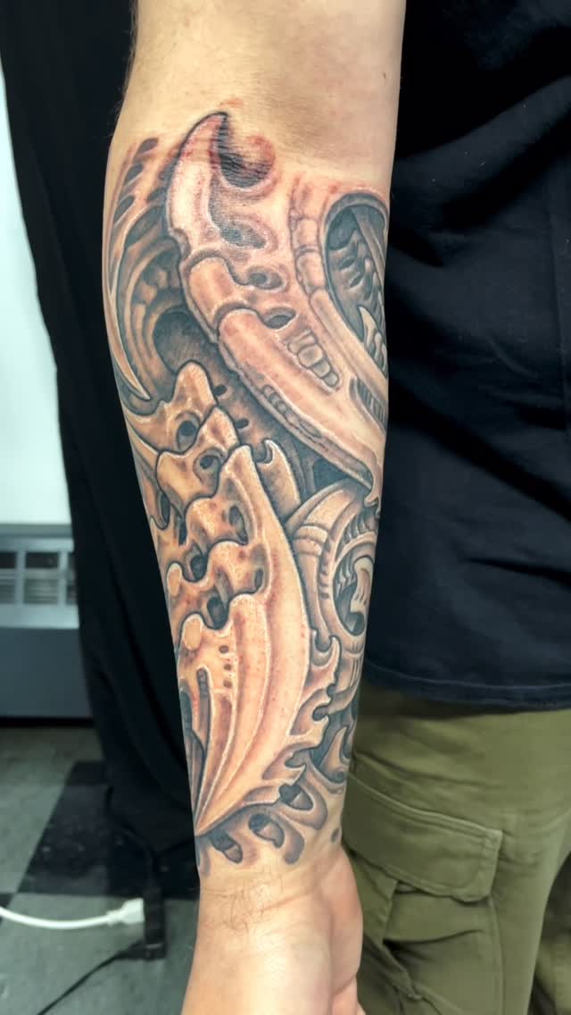 Biomechanical creature half sleeve, forearm