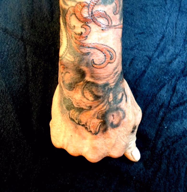 hand skull