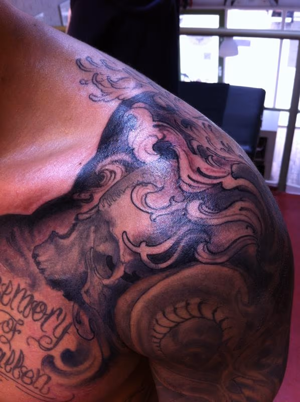 skull shoulder