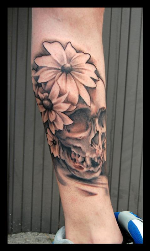 Black and Gray skull with blackeye susans