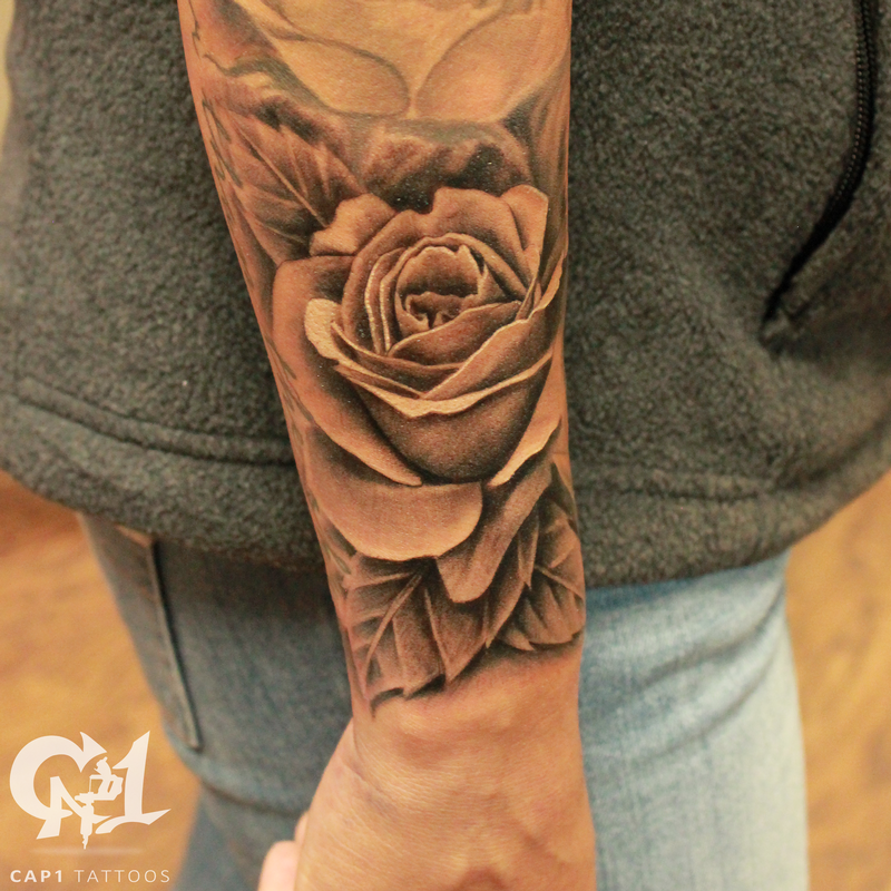 Realistic rosebud and free flowing leaves