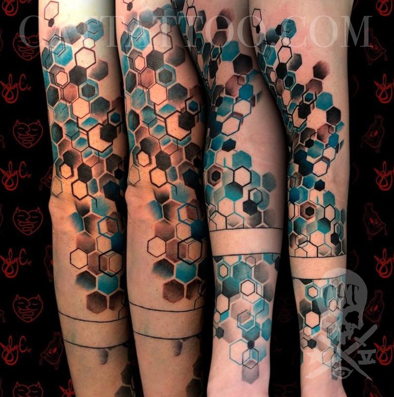 Geometric Sleeve
