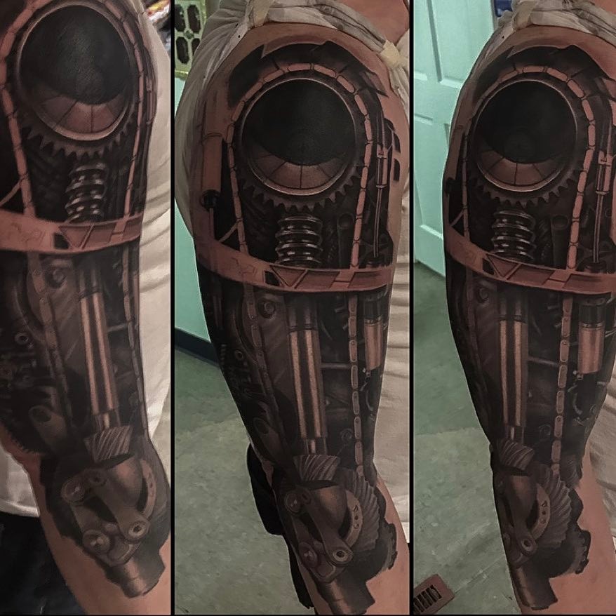 Biomechanical half-sleeve in black and grey