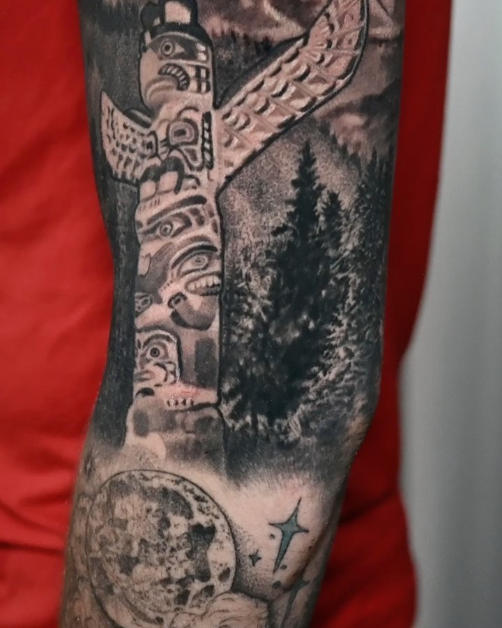 Black-and-grey totem pole and forest sleeve