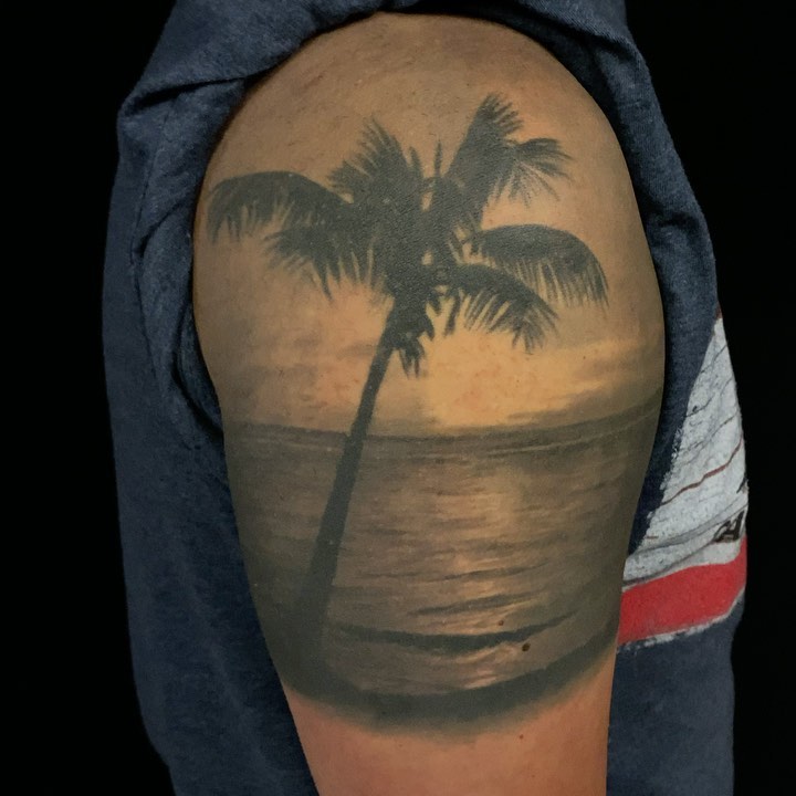 Black-and-grey palm tree beach scene, bicep