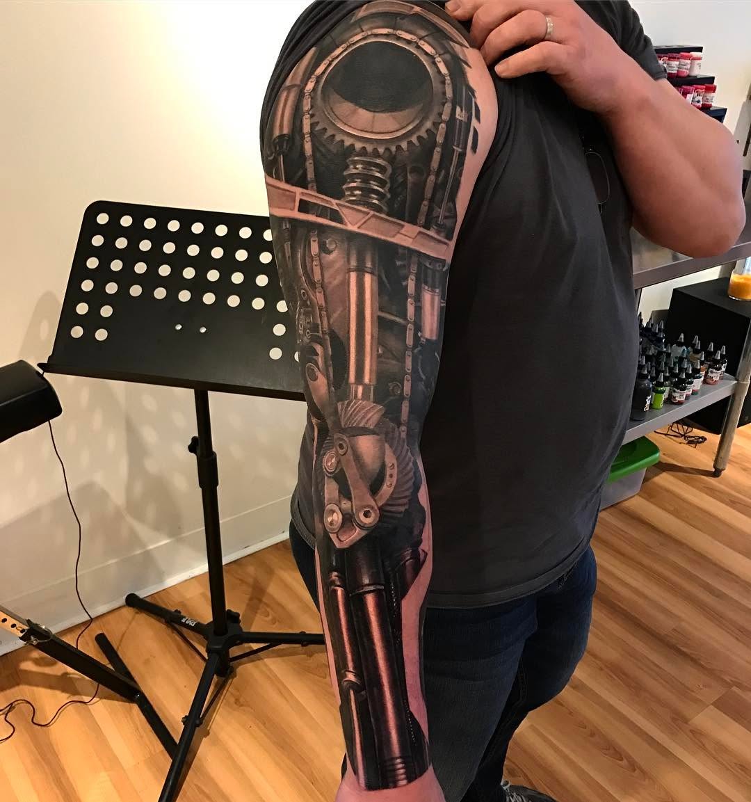 Biomechanical full sleeve in black and grey