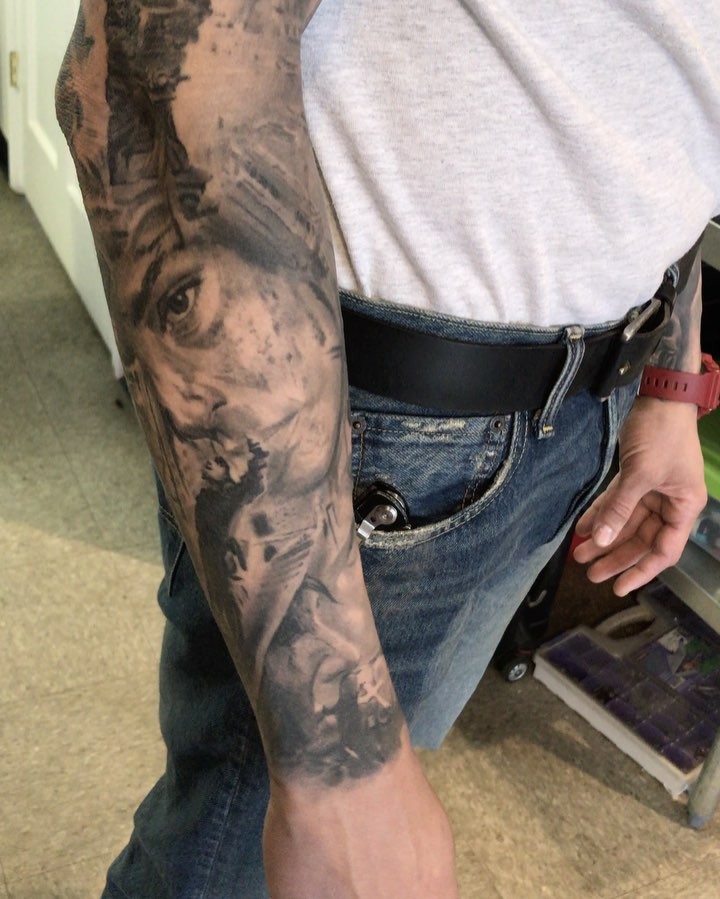 Black-and-grey WWII realism sleeve, healed