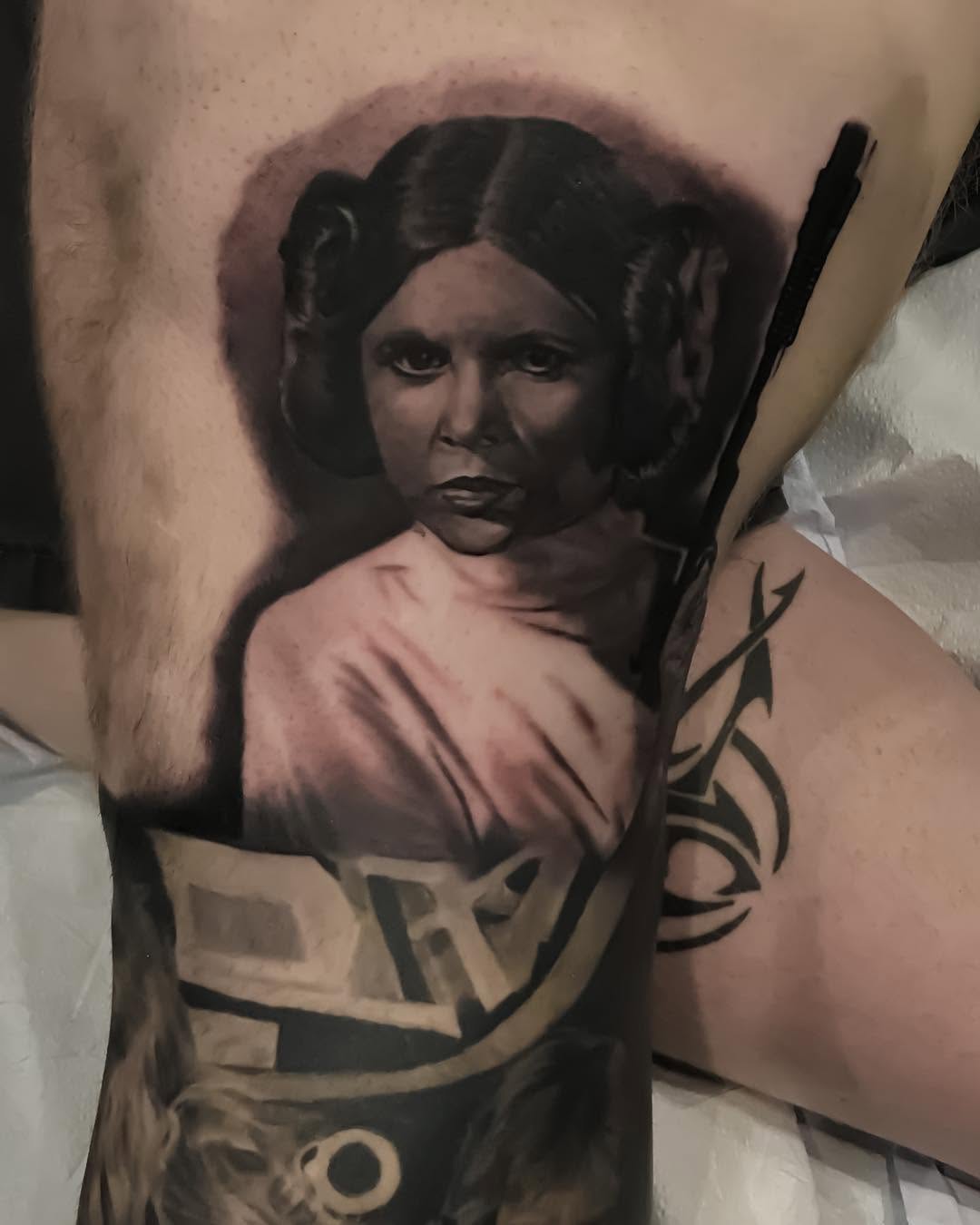 Princess Leia black-and-grey portrait, leg sleeve