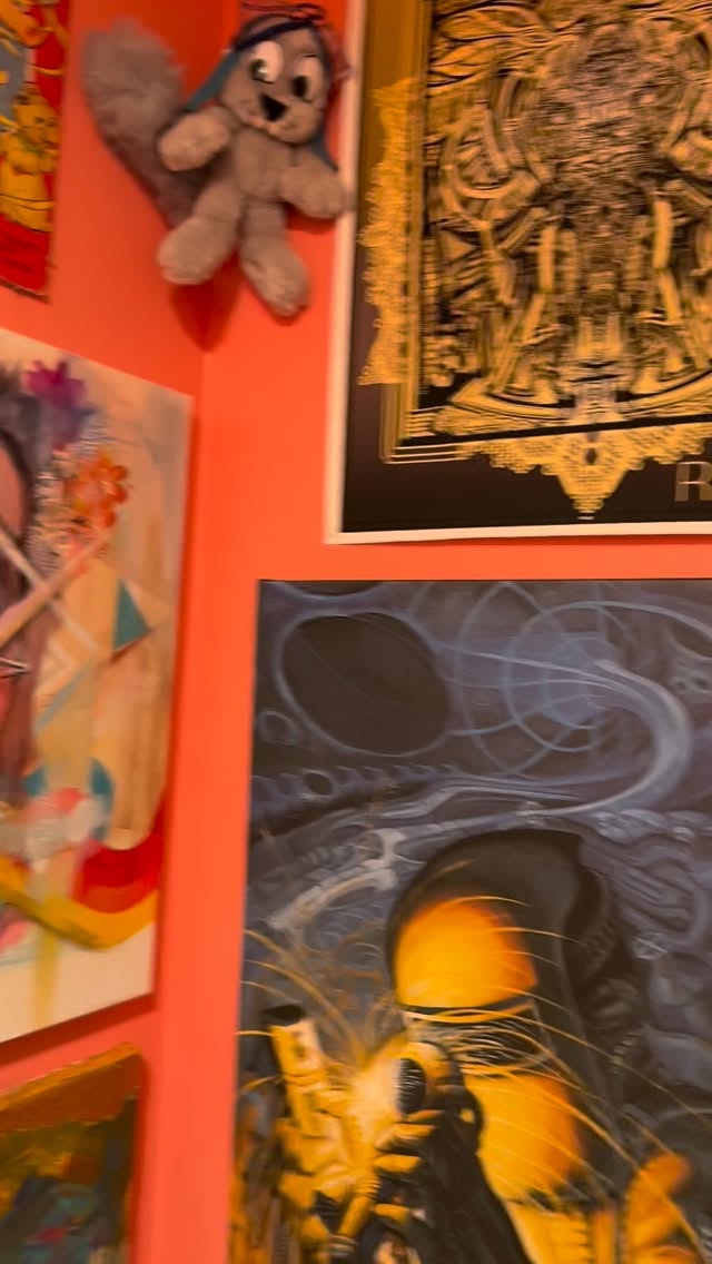 Come for the art, stay for the poopin’ 🎨💩