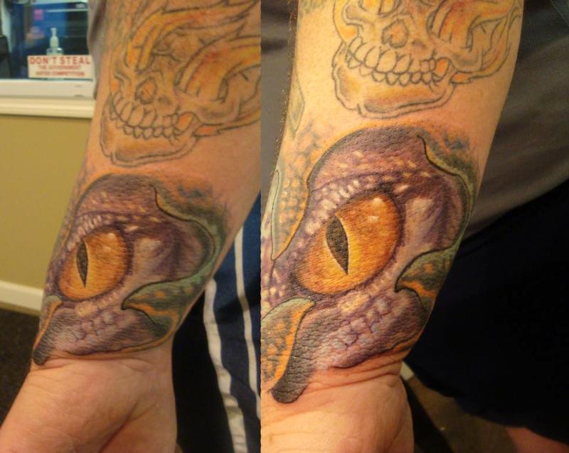 lizard eye color tattoo