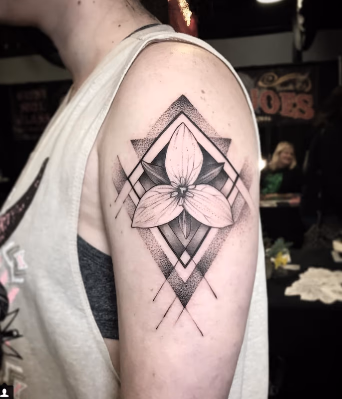 Trillium and Geometry on Arm. Instagram @MichaelBalesArt