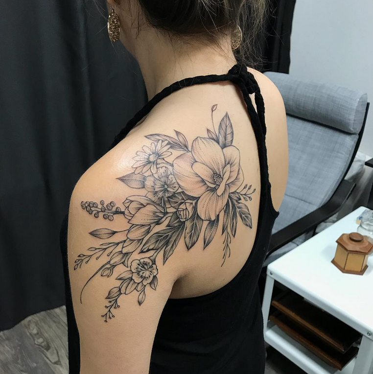 Floral on Back/Shoulder. Instagram @MichaelBalesArt