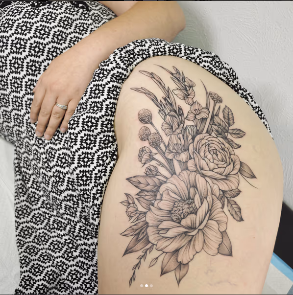 Galdioli and Floral on Thigh- Instagram @MichaelBalesArt