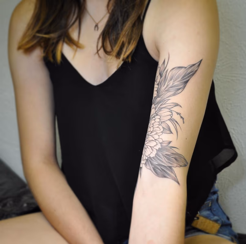 Wrapping Floral Cuff. Instagram @michaelbalesart
