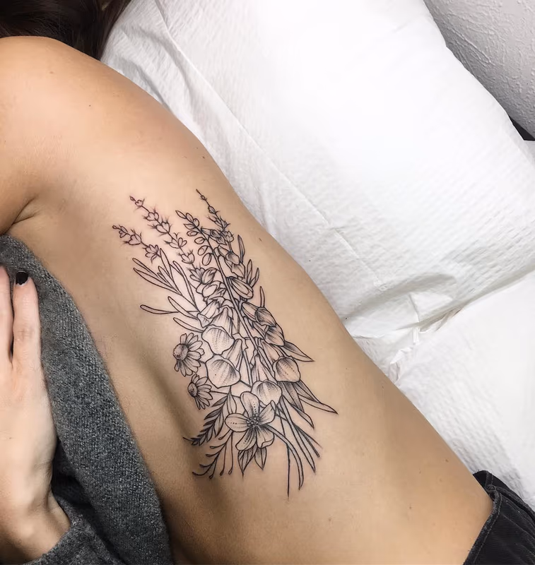 Floral on Ribs. Instagram @MichaelBalesArt