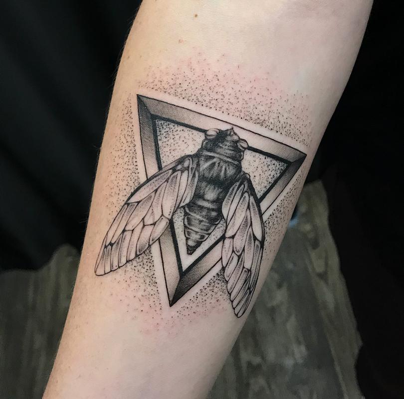 CICADA AND GEOMETRY ON FOREARM. INSTAGRAM @MICHAELBALESART